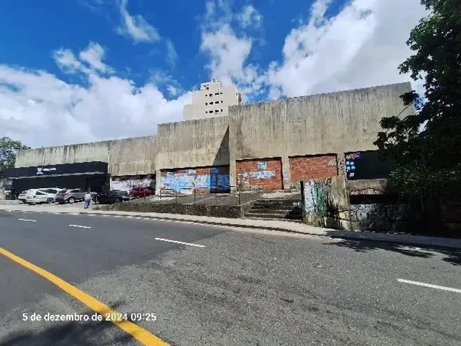 OPORTUNIDADE- DOIS GALPÕES COMERCIAIS - FRENTE DE RUA NO CABULA