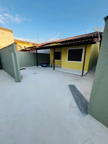 Alugo casa 2 quartos