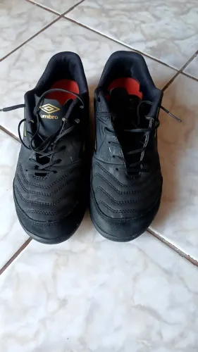 Chuteira society umbro pro 5