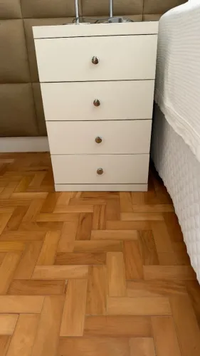 Mesinha de cabeceira