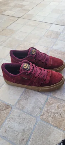 Tenis skt drop dead 38 semi novo