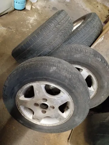 Pneus aro 13 com rodas