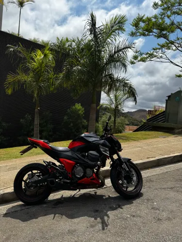 Z 800 de acelerar o coração. Para você que gosta de coisa boa e conservada.