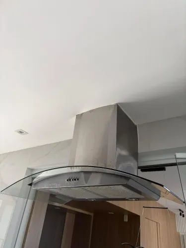 coifa de parede em inox com vidro curvo