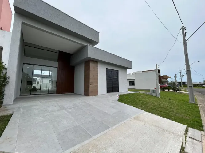 Casa de 4 Dormitórios em Condomínio Exclusivo em Tramandaí