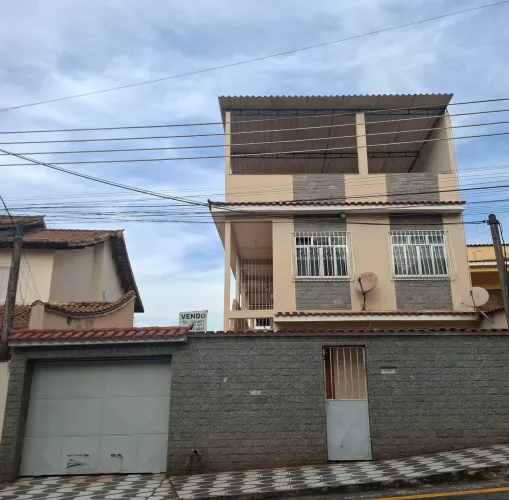 Imóvel com 3 Casas + Terraço + Garagem Ampla