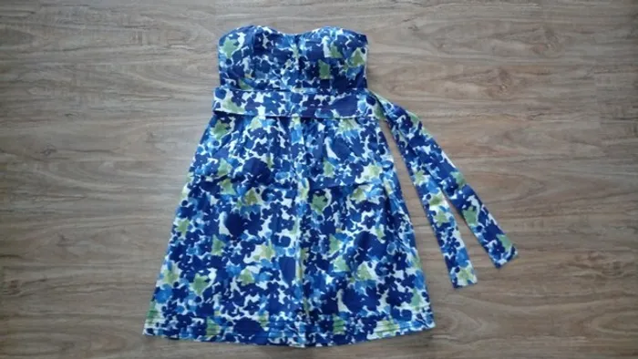 Vestido tomara que caia florido em tons de azul e verde Luigi Bertolli tam 36