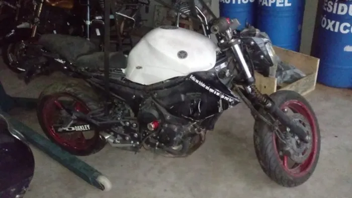 Sucata de moto para retirada de peças Yamaha XJ6 2017