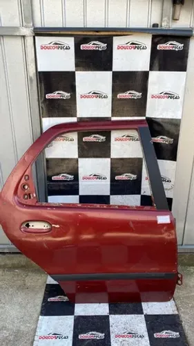 Porta Traseira Direita Lisa c/detalhe Fiat Palio 98 à 02 2