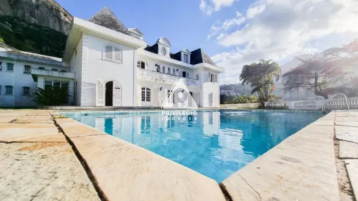 Mansão Luxuosa à Venda na Gávea com Vista Privilegiada para o Cristo Redentor
