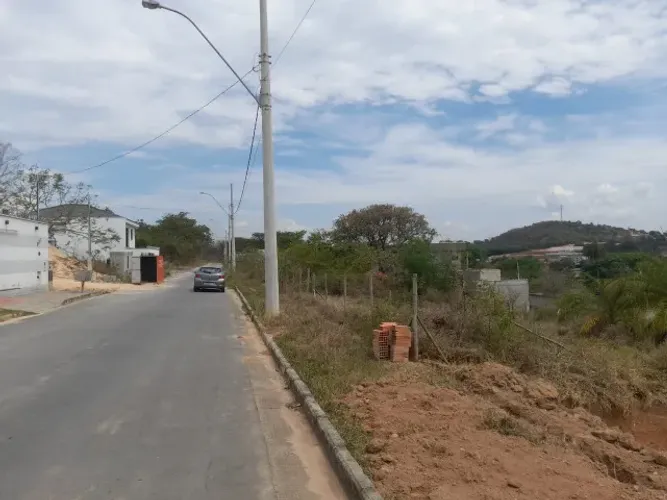 Tiradentes/Betim - Lote de 300m² - Somente a vista
