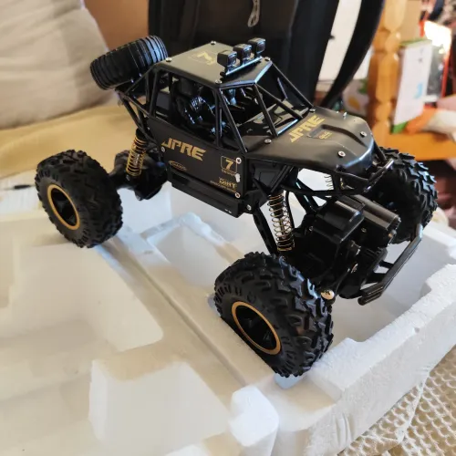 Carro de controle remoto 4x4 - Off-Road