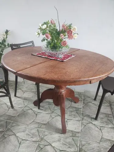 Vendo mesa de madeira de Angelin diâmetro 1,20