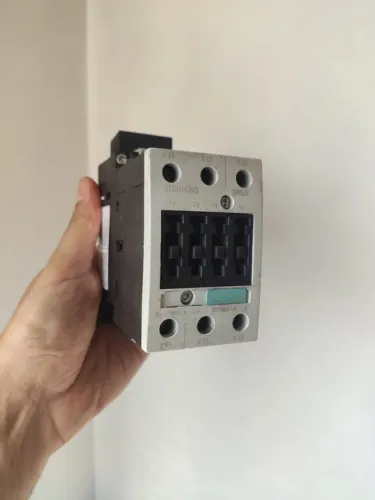 Contatora Siemens 110v 50/60hz mod 3RT1034-1AG20