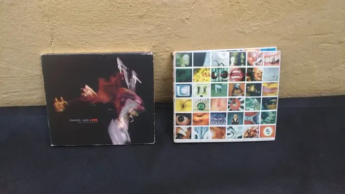 Pearl Jam Cds, tenho 2u, bom estado Cd e capa.