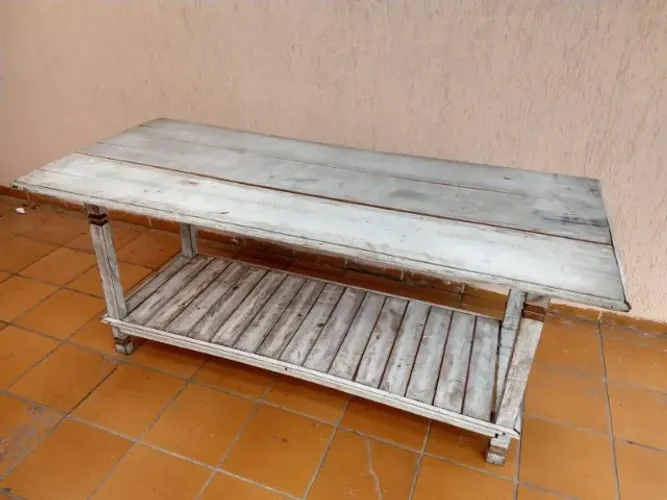 Mesa rústica em madeira de demolição, cumaru, retangular, patina branca