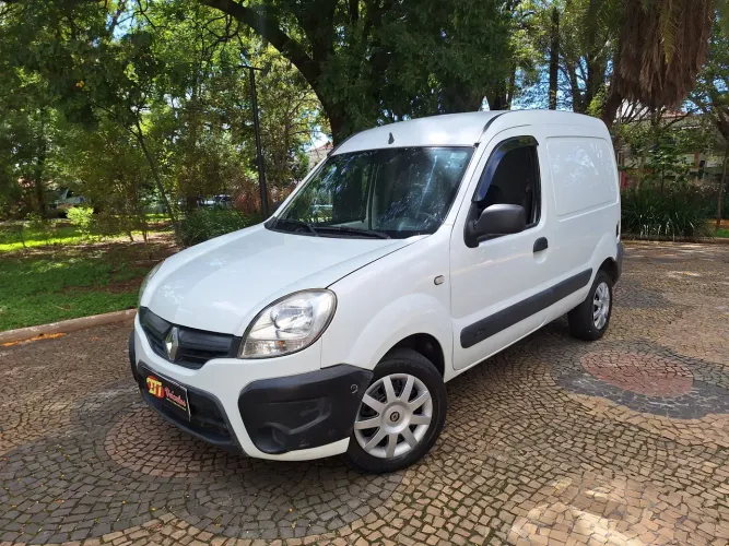 Kangoo completa 2015