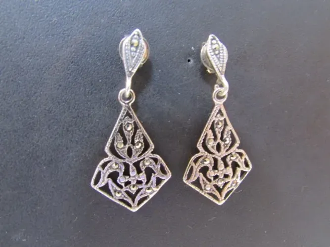 Brinco em Prata de Lei Filigranado com  Marcassita - Formato Losangolo