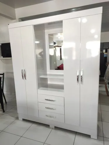 Guarda-Roupa Branco casal novo