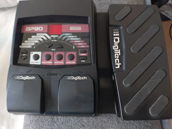 Pedal de Baixo DigiTech BP90 com defeito 