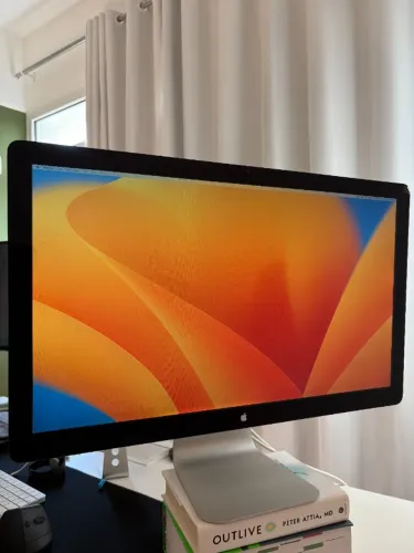 Monitor Apple Thunderbolt Display + Adaptador USB-C para macbooks atuais