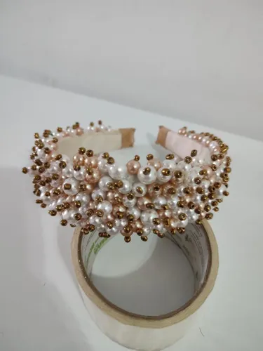 Tiara branco com dourado 