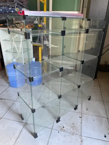 Balcão de vidro modulado