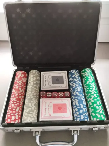 Maleta Poker 200 Fichas Jogo Completo Com Baralhos E Dados