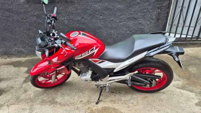 Vendo cb twister  2022 
