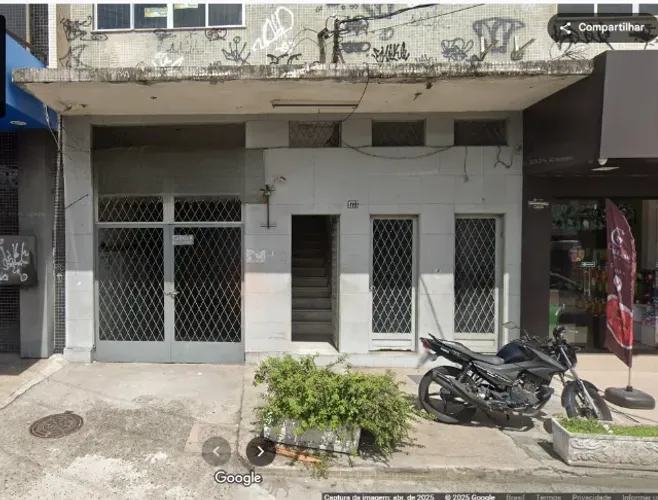Alugam-se Salas de fundos, a 200mts da estação de Bangu