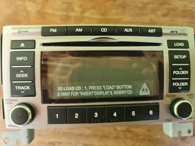Radio/ Disqueteira para Hyundai Santa Fé 2011.