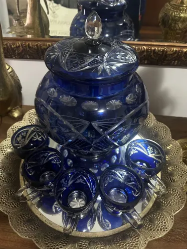 Poncheira e xicaras de cristal azul