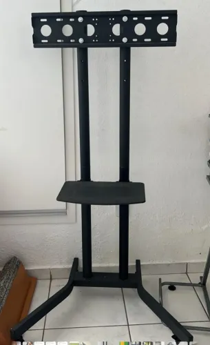 Suporte pedestal para TV 32 a 75 com rodas 