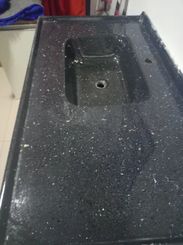 Tampo de pia em granito sintético com 1 metro.