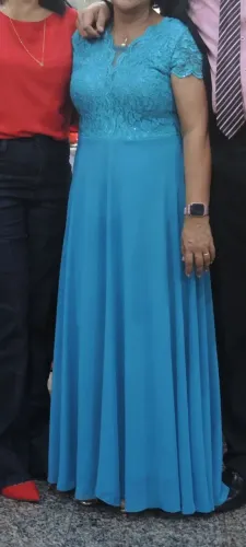 Vestido azul elegante para eventos especiais