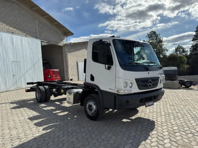 MB ACELLO 815 4X2 NO CHASSI ANO 22