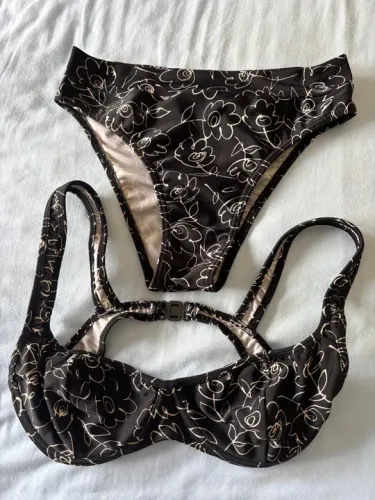 Biquíni Preto com Estampa Floral