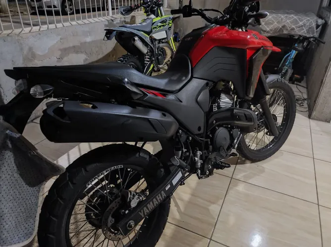 Lander nova 2025 /25 com rodas de alumínio pretas 