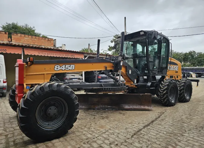 Motoniveladora Case 845B ano 2021 com média de 3.500 horas, ar condicionado, em SP