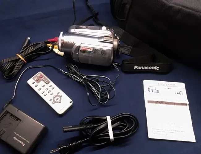 CÂMERA FILMADORA DIGITAL LEICA PANASONIC PV-GS300 MiniDV- USADA BOM ESTADO (Veja fotos)