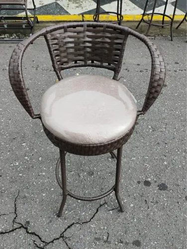 Banqueta alta com encosto