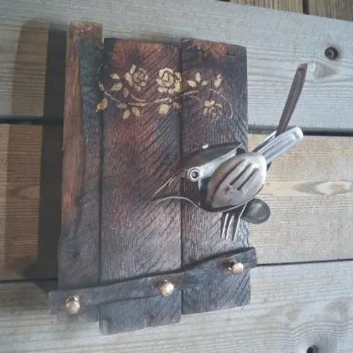 Porta-Chaves com Pássaro Decorativo - Organização com Charme e Elegância!