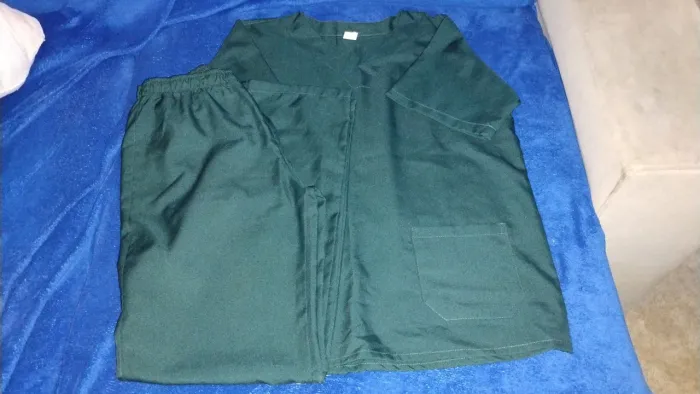 Uniforme verde oliva para estágio 