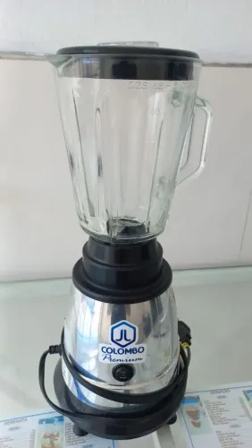 Liquidificador Colombo premium com copo de vidro. 