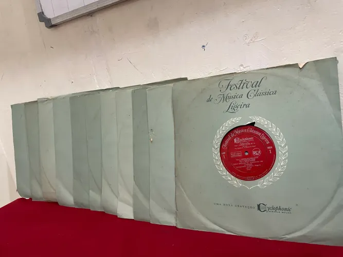 Lote Disco de Vinil Festival de Música Clássica Ligeira e Grandes Compositores 