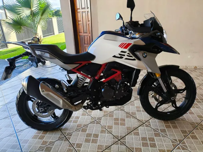 Moto sem detalhes nunca pegou chuva