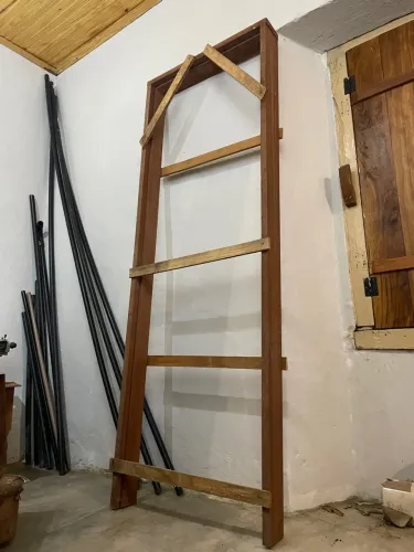 Portal de madeira NOVO (em Goiás Velho)