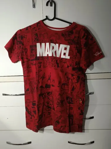Blusa vermelha piticas marvel