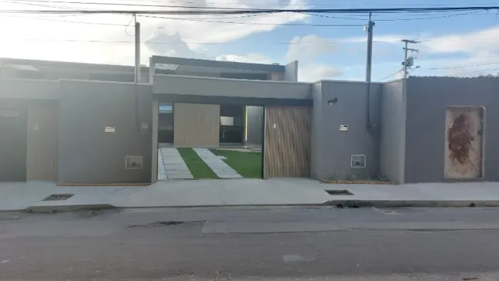 Casa com três suítes em Messejana - 116m²