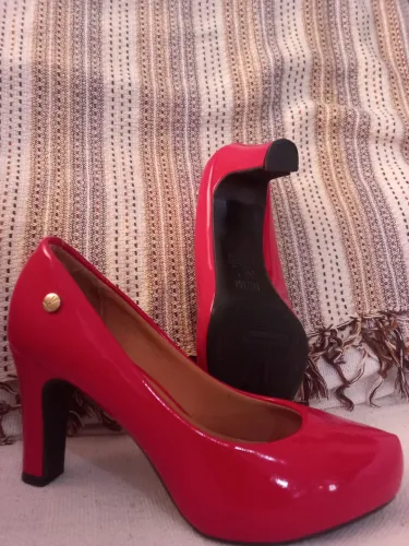Sapatos vizano preto vermelho e rose!!